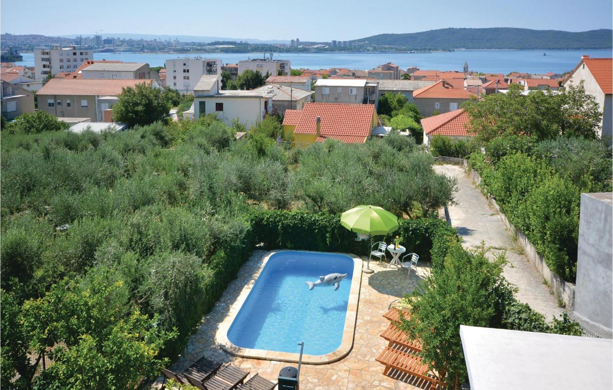 Amazing Apartment In Kastel Sucurac With Kitchen Kaštela Extérieur photo