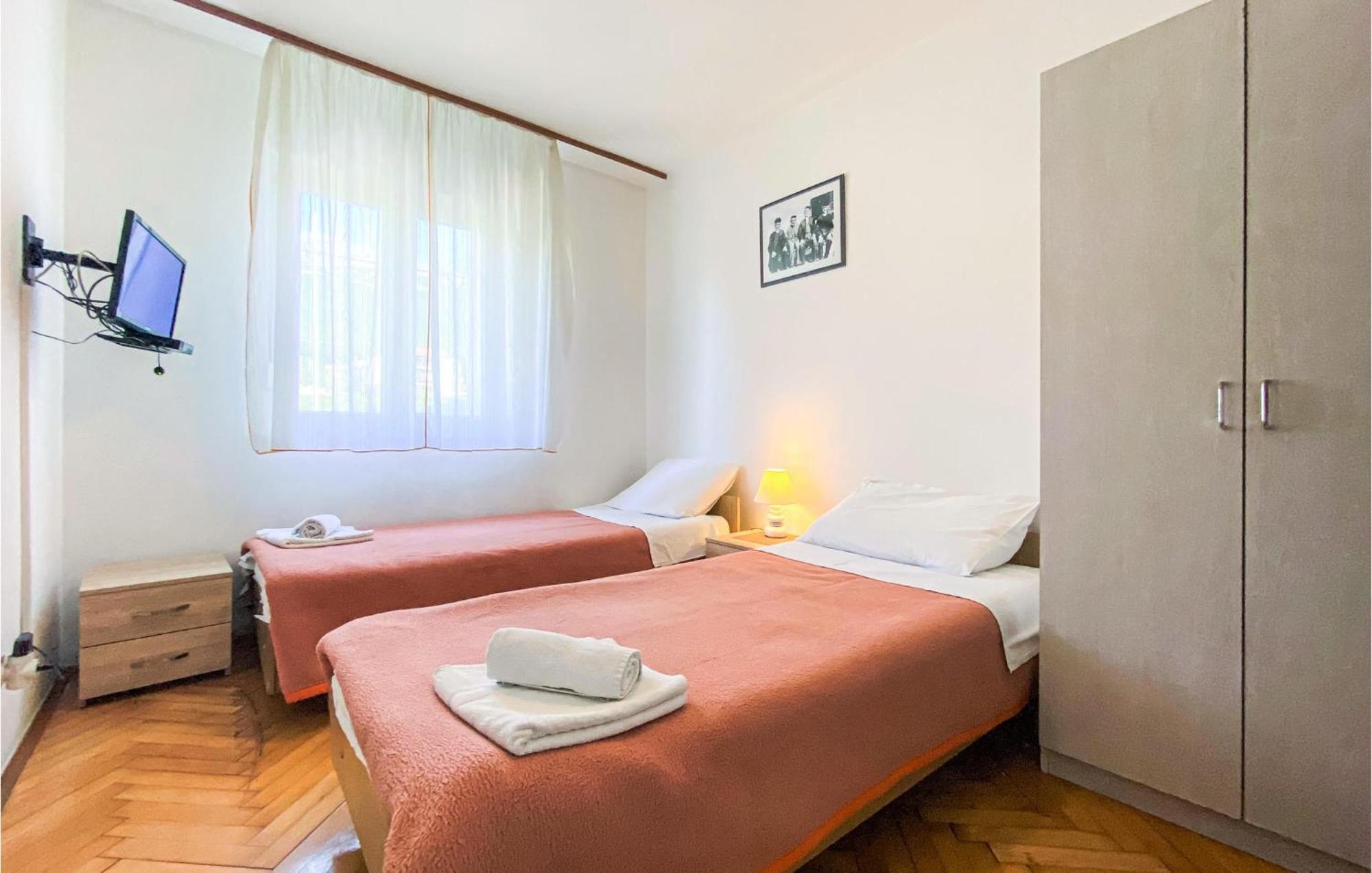 Amazing Apartment In Kastel Sucurac With Kitchen Kaštela Extérieur photo