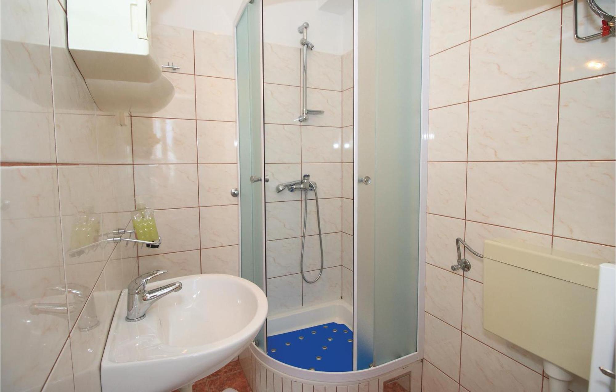 Amazing Apartment In Kastel Sucurac With Kitchen Kaštela Extérieur photo