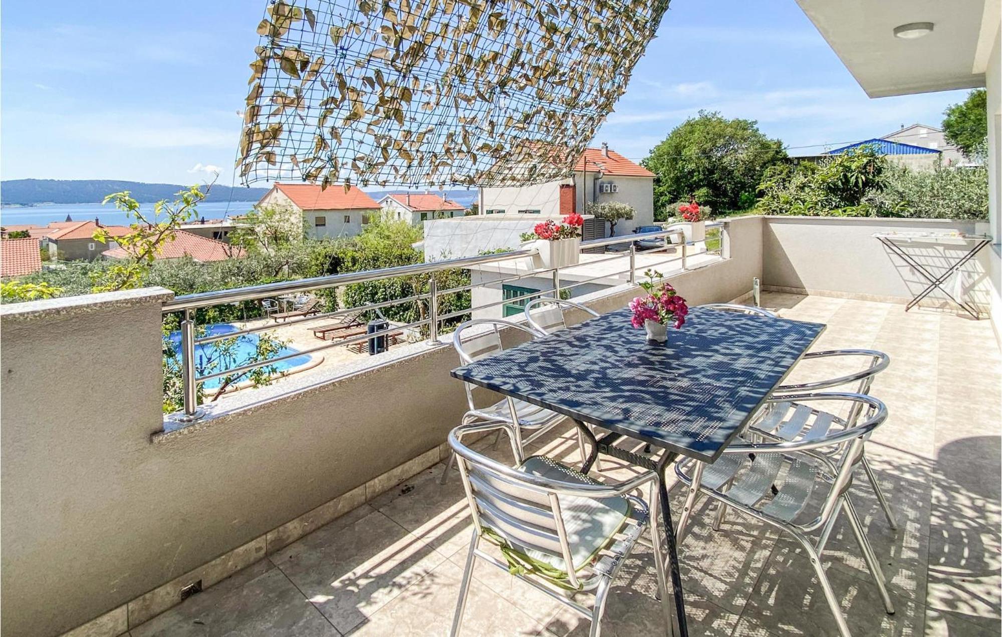 Amazing Apartment In Kastel Sucurac With Kitchen Kaštela Extérieur photo