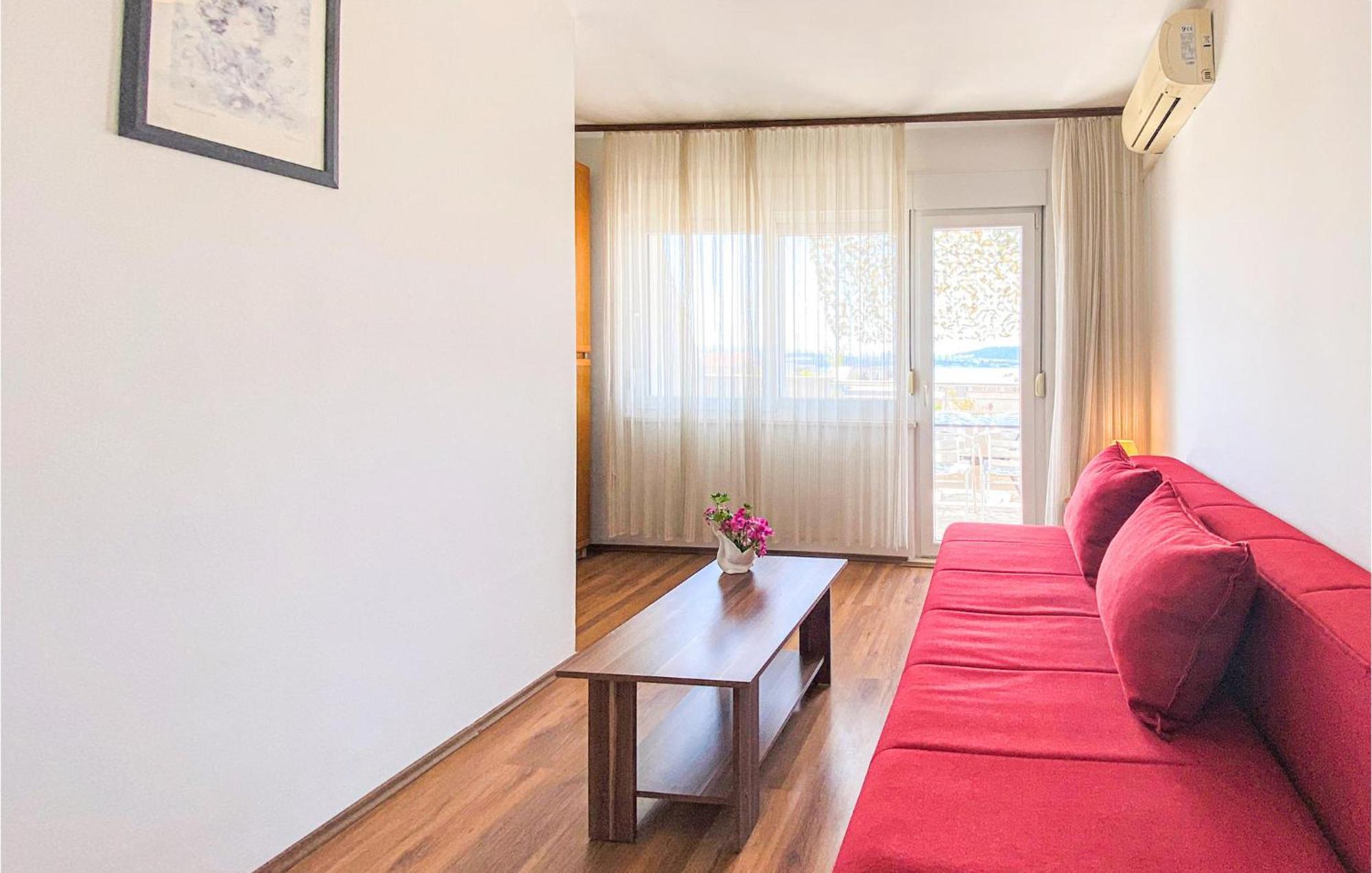 Amazing Apartment In Kastel Sucurac With Kitchen Kaštela Extérieur photo