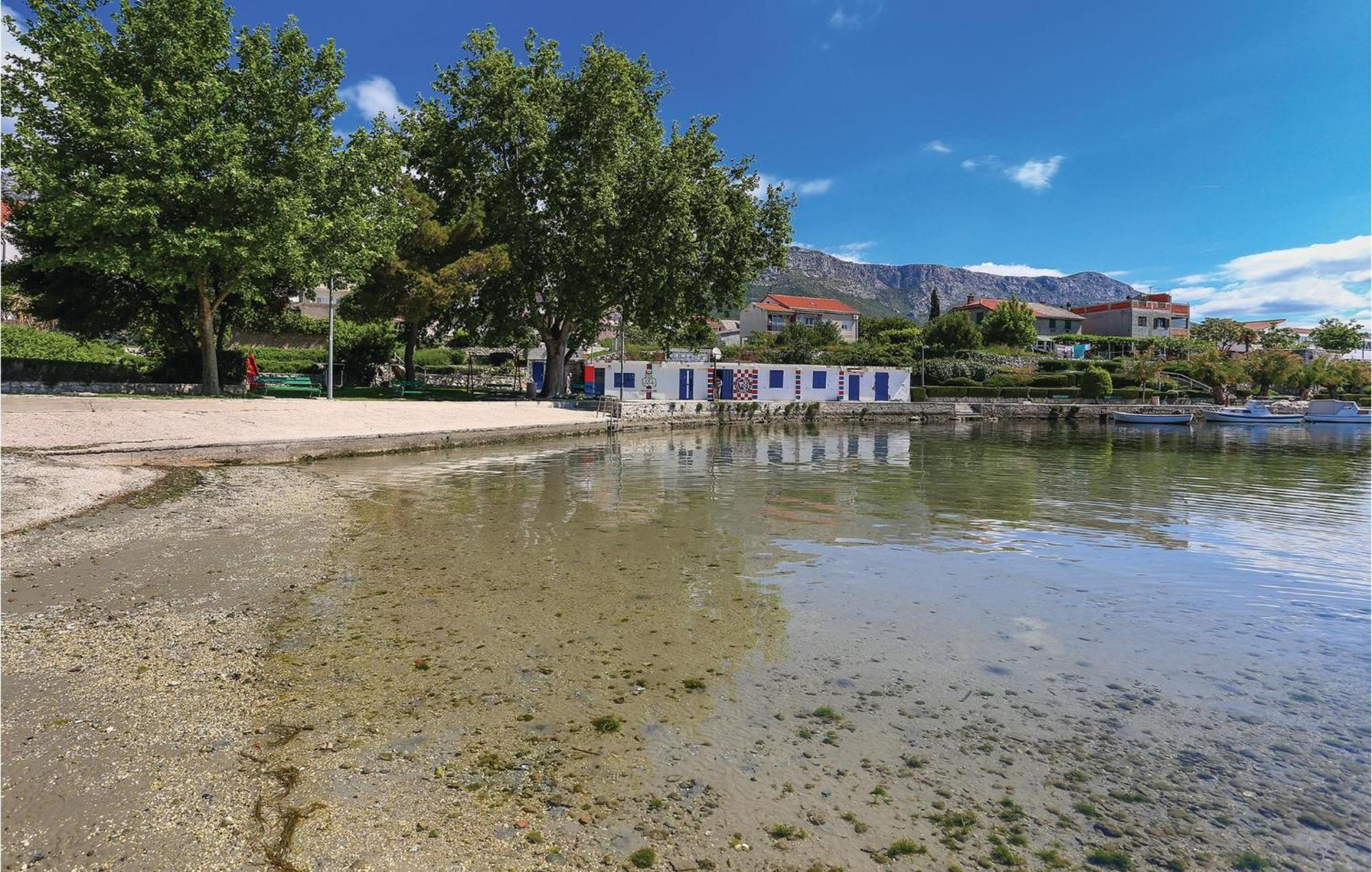 Amazing Apartment In Kastel Sucurac With Kitchen Kaštela Extérieur photo