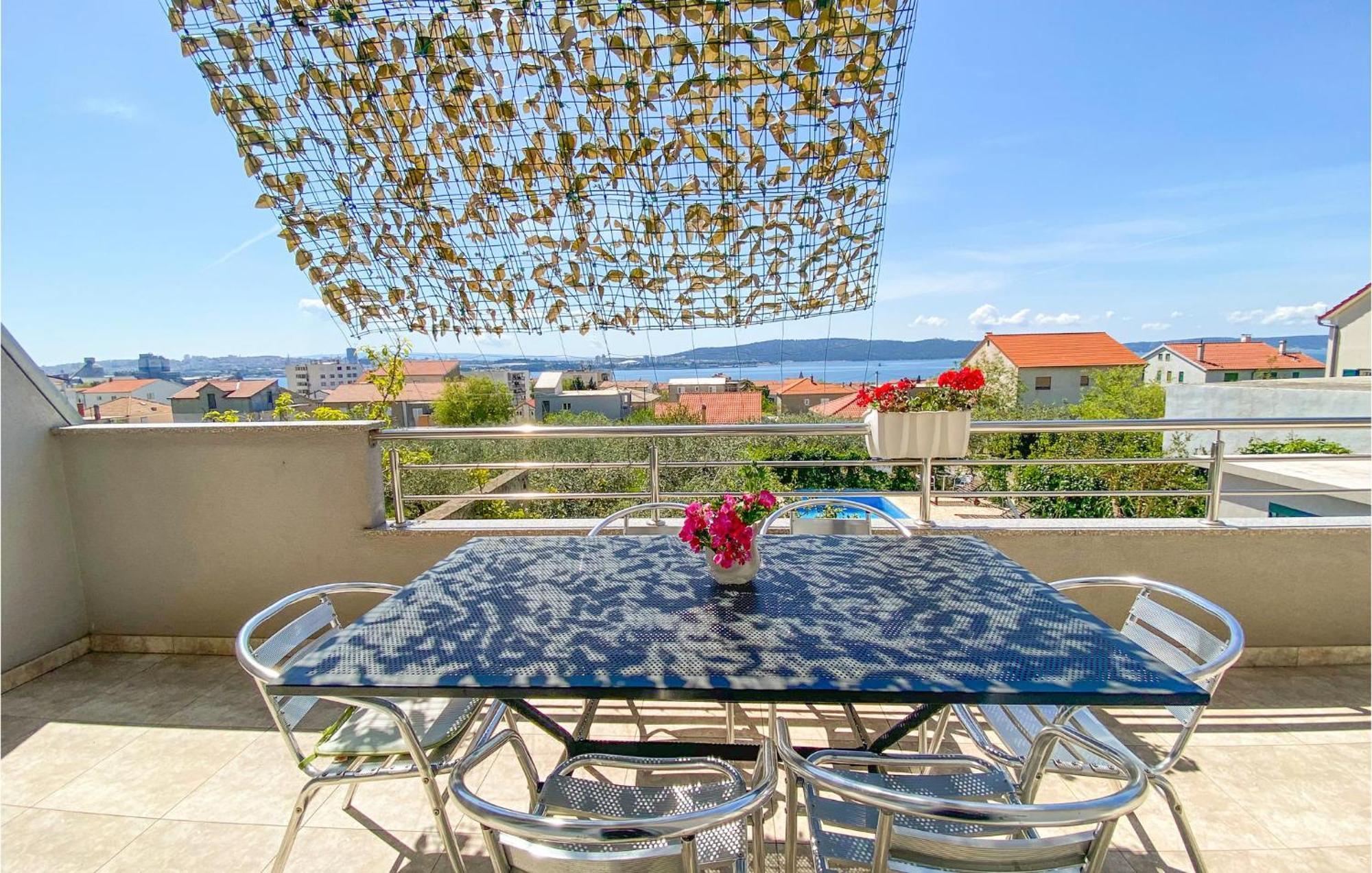 Amazing Apartment In Kastel Sucurac With Kitchen Kaštela Extérieur photo