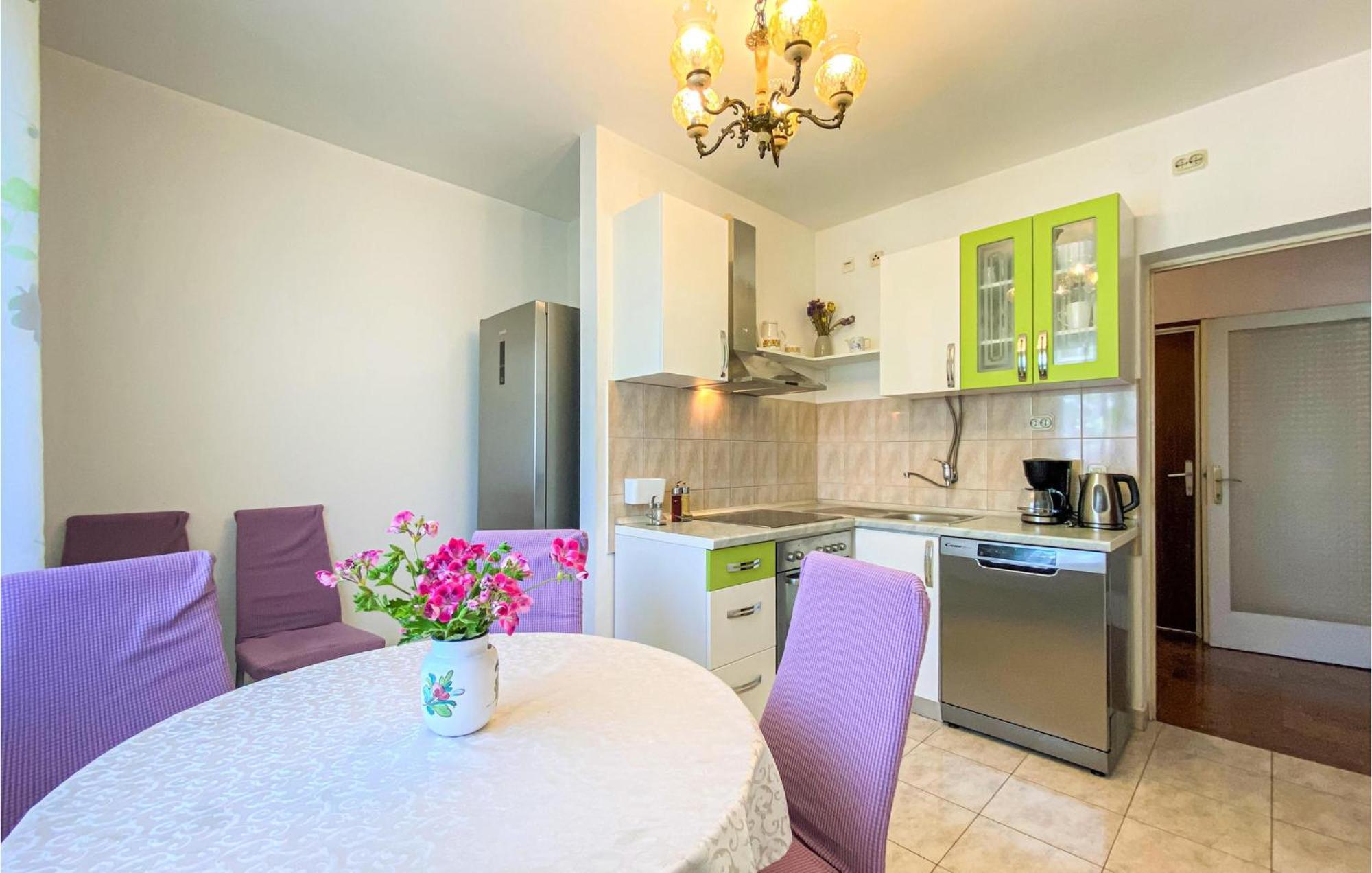 Amazing Apartment In Kastel Sucurac With Kitchen Kaštela Extérieur photo